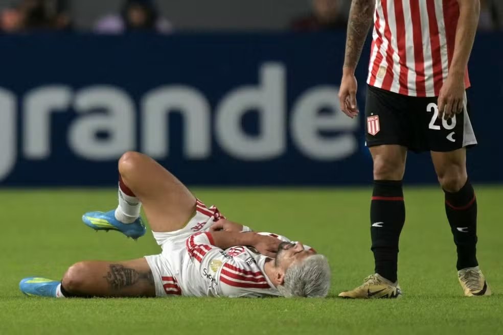 Arrascaeta recebe alta após cirurgia e inicia nova etapa de recuperação antes da Copa