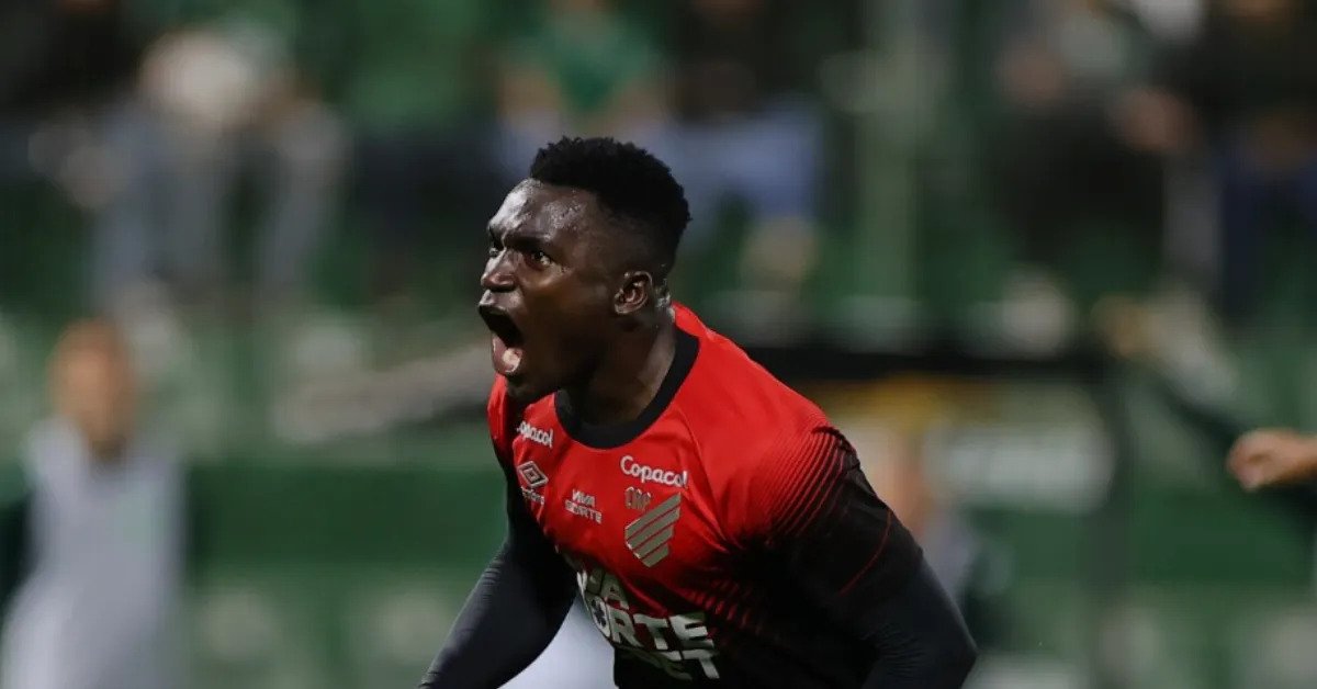 Athletico-PR vira sobre o Remo com dois gols do artilheiro Viveros e sobe ao G-4 no Brasileirão