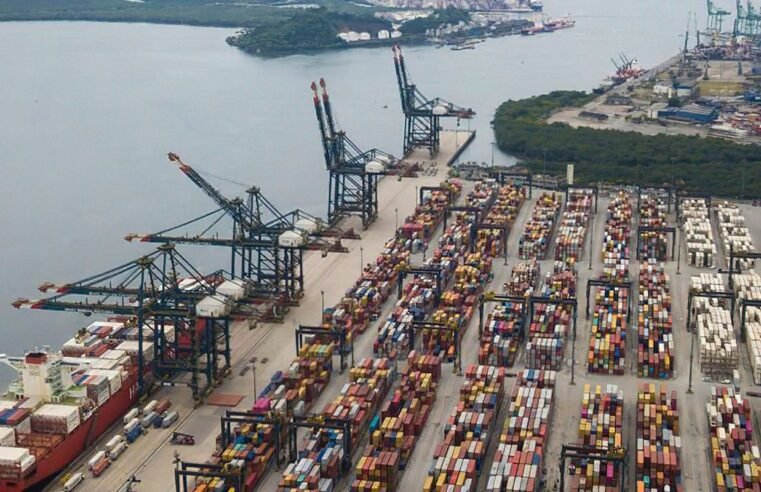 Balança comercial tem superávit recorde para meses de abril