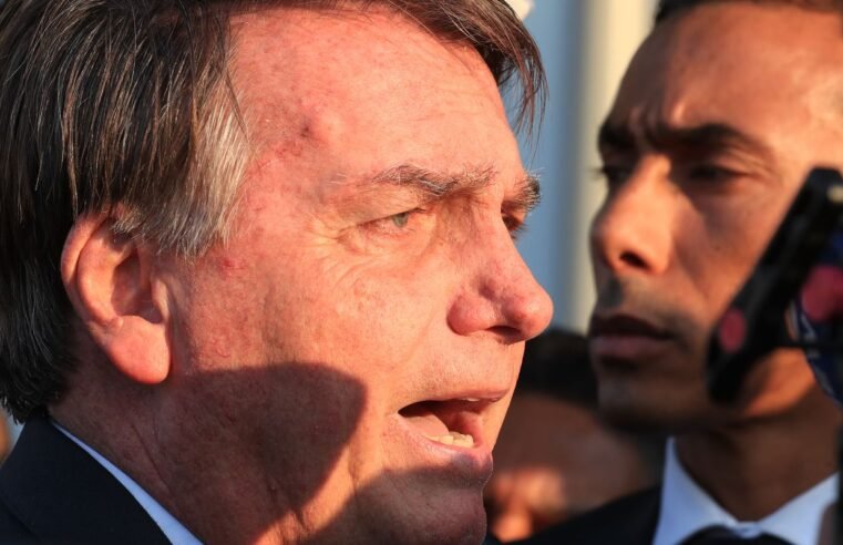 Bolsonaro tem alta hospitalar após passar por cirurgia no ombro