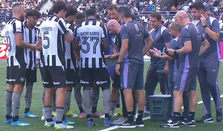 Botafogo leva virada do Remo nos acréscimos e perde após cinco jogos no Brasileirão