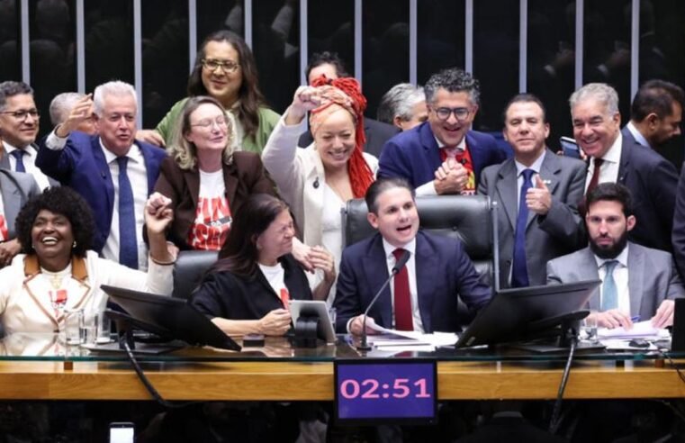 Câmara aprova, em dois turnos, a PEC pelo fim da escala 6×1