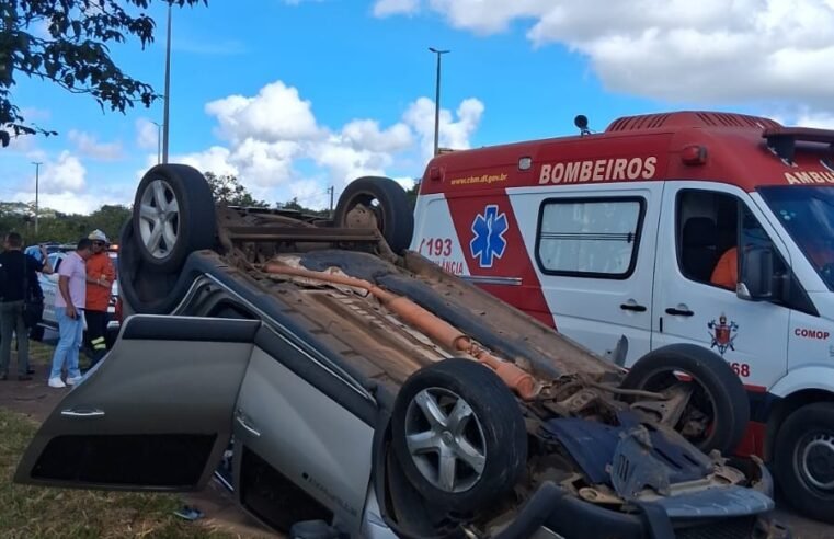 Capotamento no Jardim Botânico deixa passageiro ferido