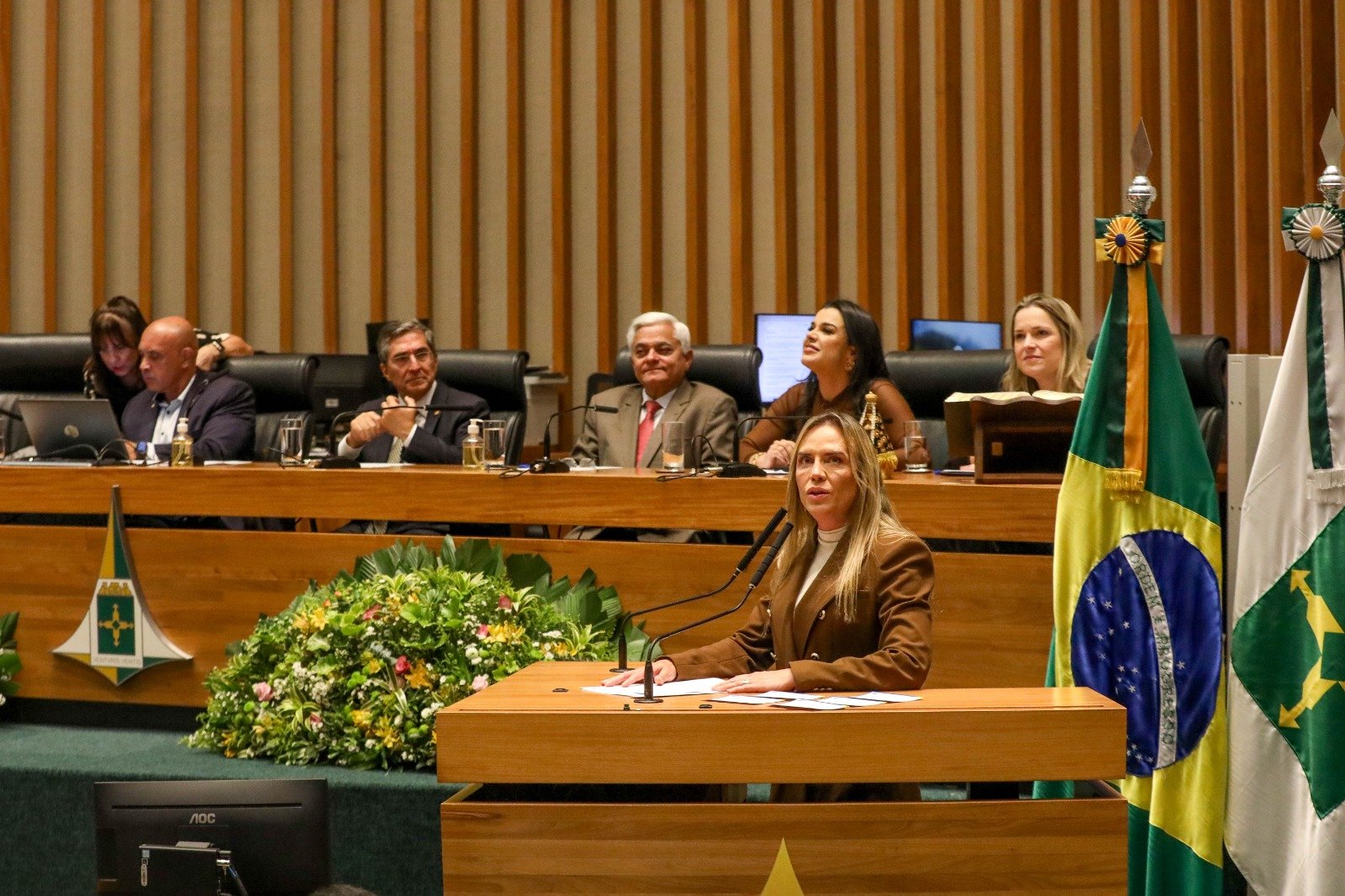 Celina Leão participa da posse de Reinaldo Rossano na DPDF