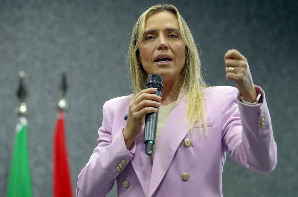 Celina Leão sanciona lei que exclui Serrinha e SIA do plano de capitalização do BRB