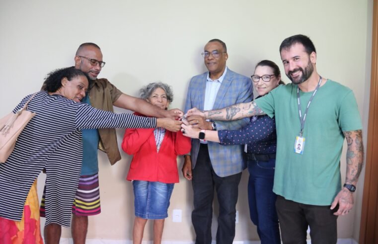 Codhab-DF entrega casa reformada a família na Estrutural