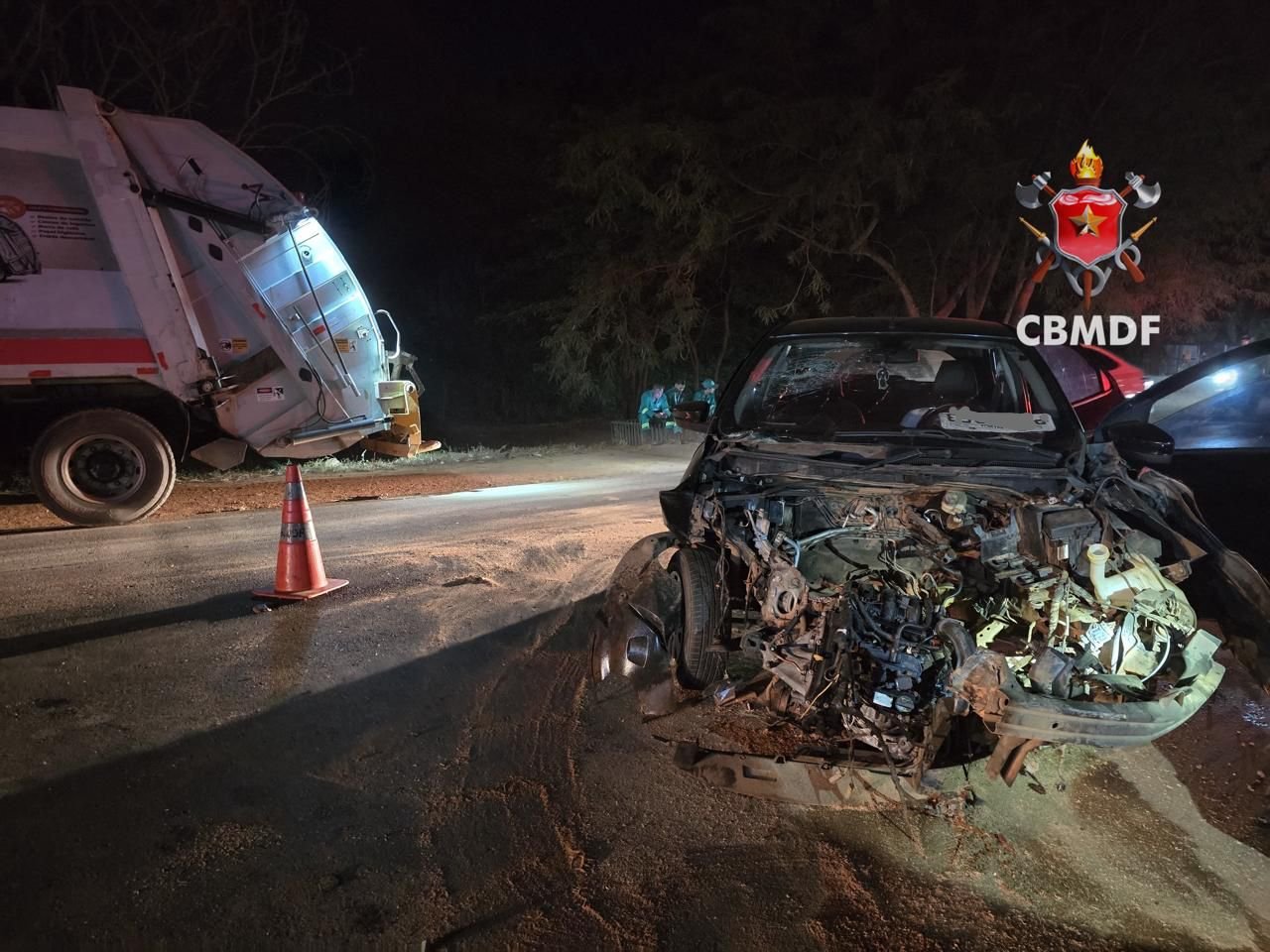 Colisão entre carro, caminhão e ônibus deixa uma pessoa ferida em Sobradinho