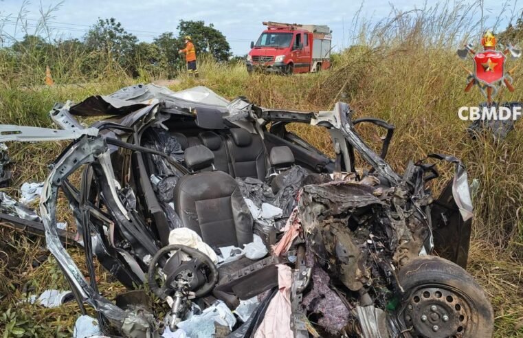 Colisão entre carros deixa um morto e um ferido na DF-290, em Samambaia