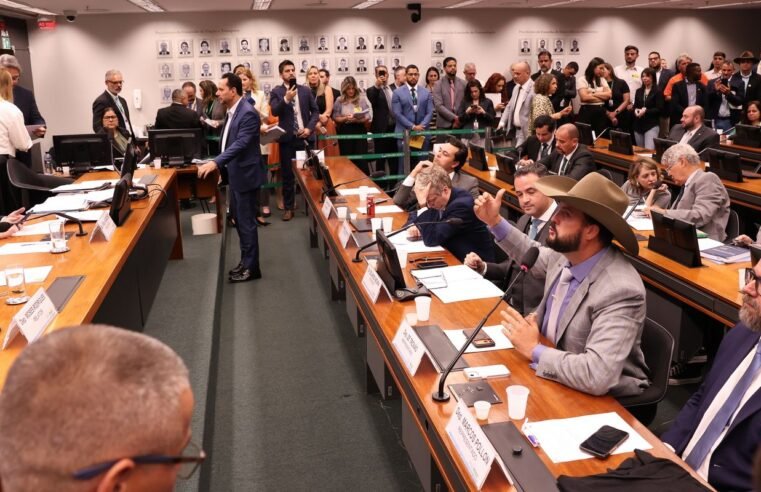 Conselho de Ética suspende três deputados por motim na Câmara