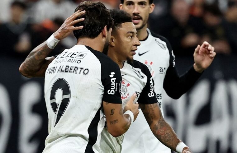 Corinthians derrota Peñarol para seguir 100% na Libertadores