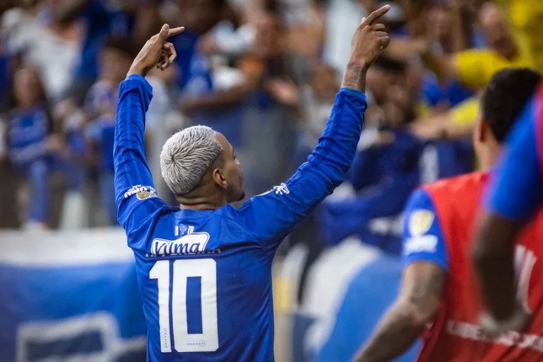 Cruzeiro goleia Barcelona de Guayaquil e garante vaga nas oitavas da Libertadores