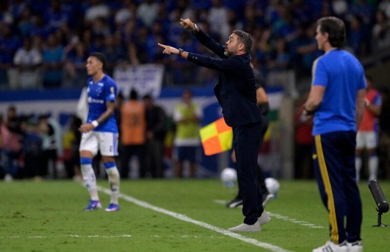 Cruzeiro supera polêmicas contra Chapecoense, vence no Mineirão e sobe na tabela do Brasileirão