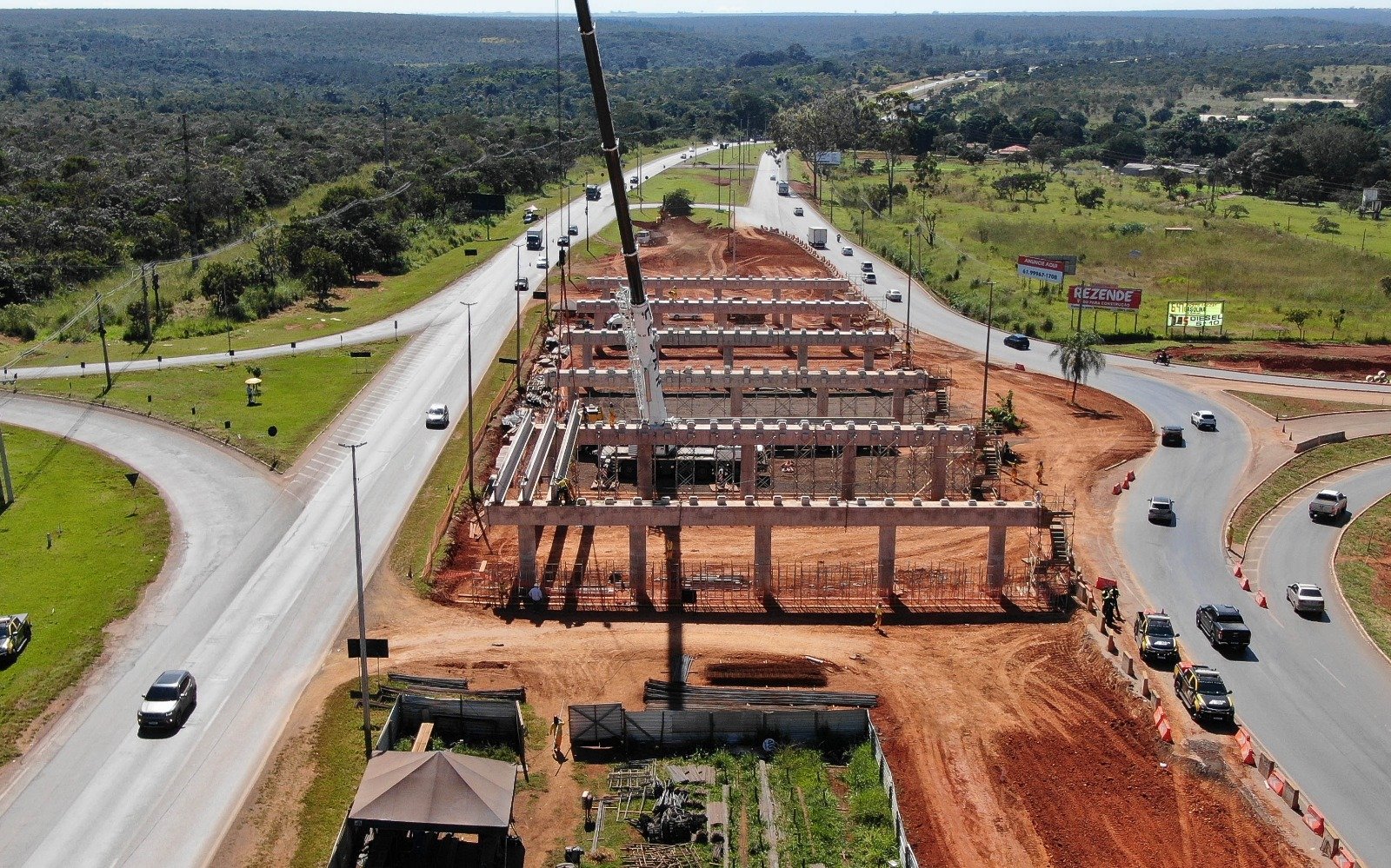 DER-DF conclui instalação de 100 vigas no viaduto de Planaltina