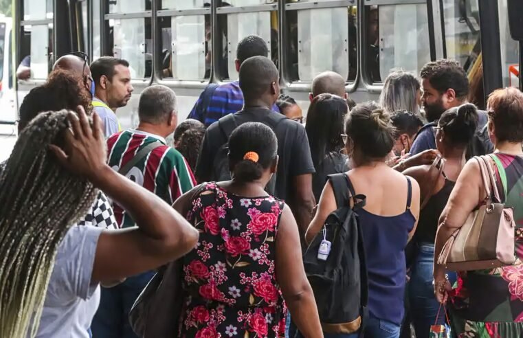 Desemprego mais longo cai 21,7% e é o menor já registrado pelo IBGE