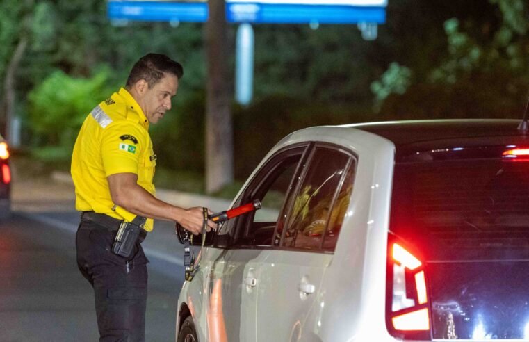 Detran-DF autua 47 motoristas alcoolizados em blitz no fim de semana
