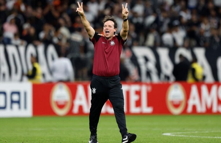 Diniz muda ambiente, ganha vestiário e dá sua cara em um mês de Corinthians