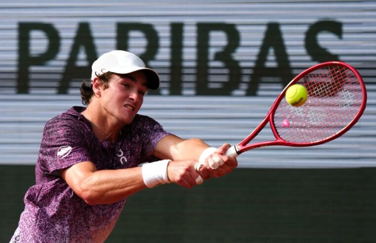 Djokovic vence segundo set, abre 2 a 0 e se aproxima da classificação em Roland Garros