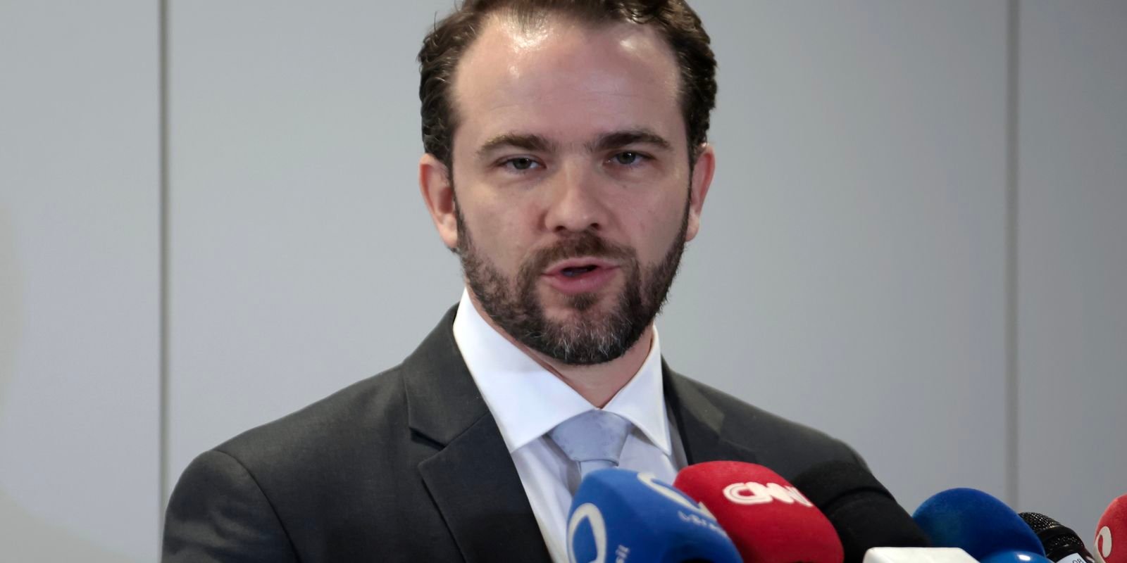 Durigan defende taxação de ultrarricos em agenda do G7