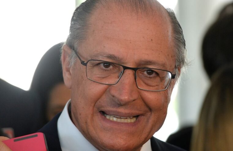 É factoide do clã Bolsonaro para desviar do caso Master, diz Alckmin