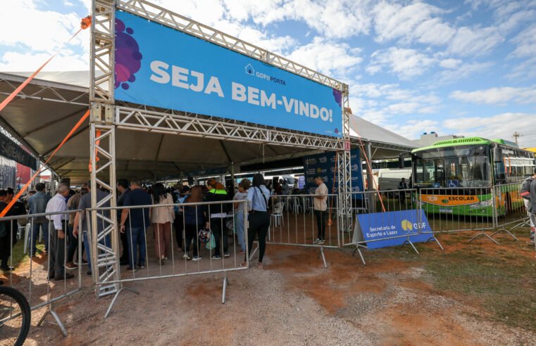 ETR participa do GDF na Sua Porta e entrega contratos a produtores rurais