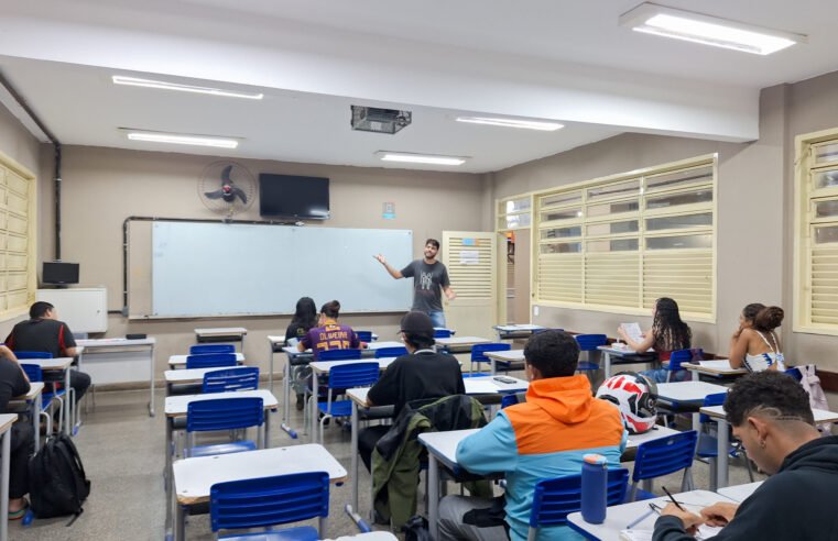 Escola em Recanto das Emas reduz evasão com ensino noturno flexível