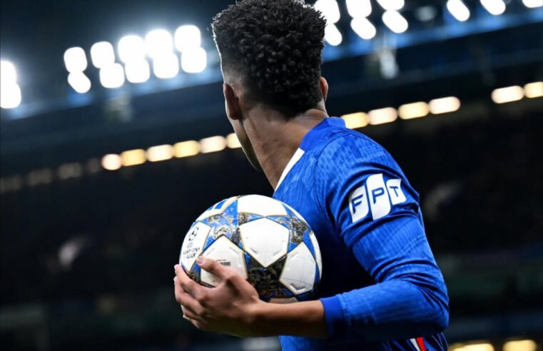 Estêvão volta ao Brasil para tratar lesão com objetivo de ir à Copa do Mundo