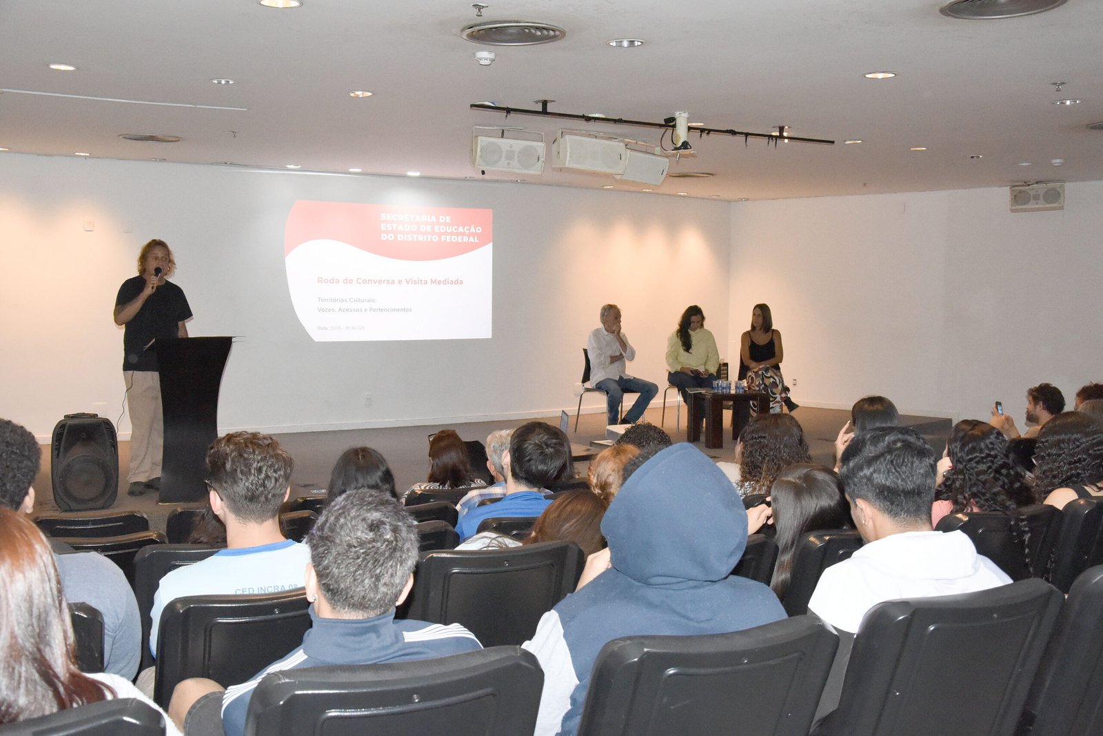 Estudantes discutem acesso à cultura em visita ao Museu da República