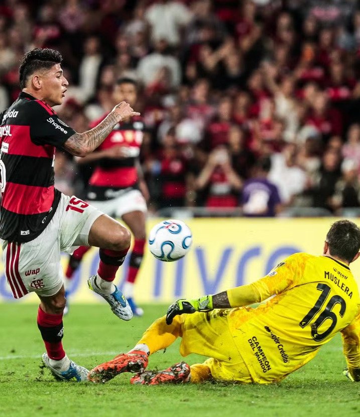 Flamengo vence Estudiantes no Maracanã e garante vaga nas oitavas da Libertadores