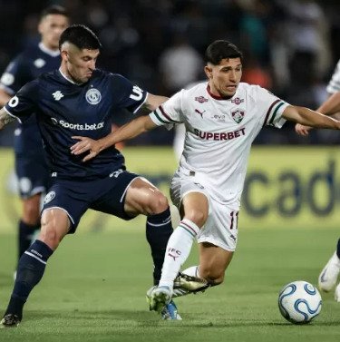 Fluminense empata com Independiente Rivadavia no fim (1-1) em noite de recorde de Fábio