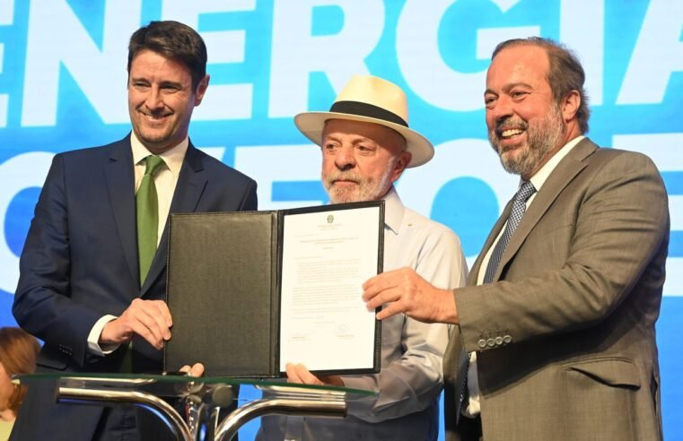Governo renova contratos com distribuidoras de energia em 13 estados