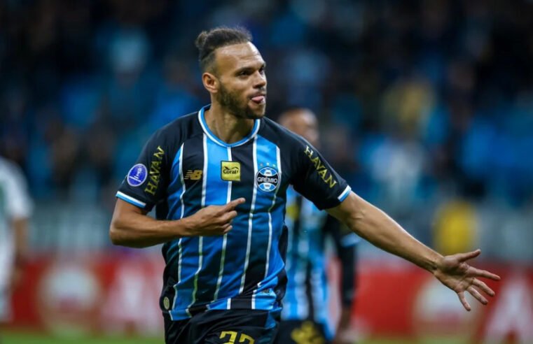 Grêmio vence Palestino e segue vivo na briga por vaga nas oitavas da Sul-Americana