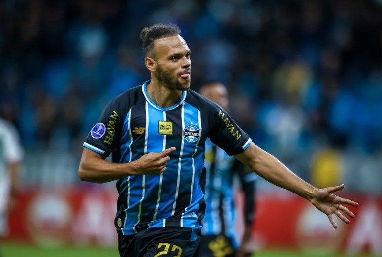 Grêmio vence Palestino e segue vivo na briga por vaga nas oitavas da Sul-Americana