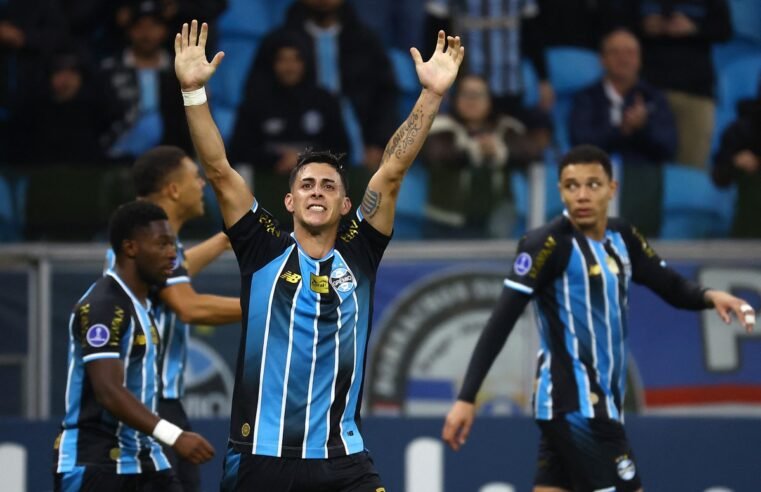 Grêmio vence de virada e empurra Santos para a zona de rebaixamento do Brasileirão