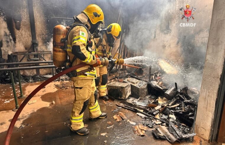 Incêndio atinge marcenaria dentro de residência em Brazlândia