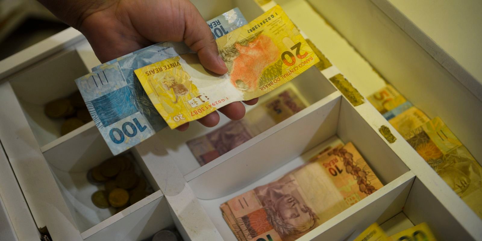 Inflação usada para corrigir salários acumula 4,11% em 12 meses