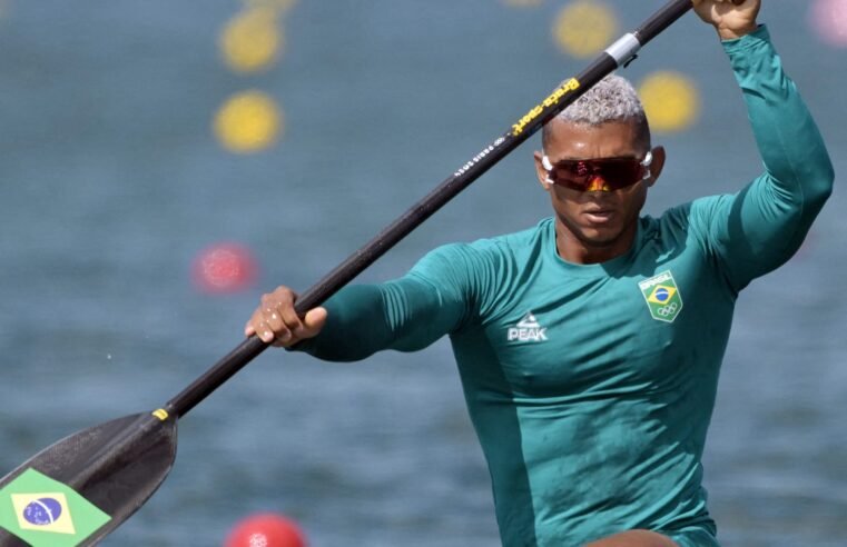 Isaquias Queiroz conquista medalha de prata na Copa do Mundo de canoagem