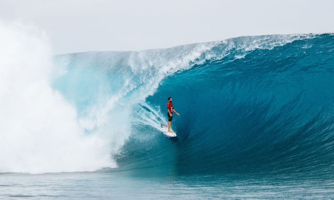 Italo Ferreira vence na Nova Zelândia, assume liderança e reforça domínio brasileiro na WSL