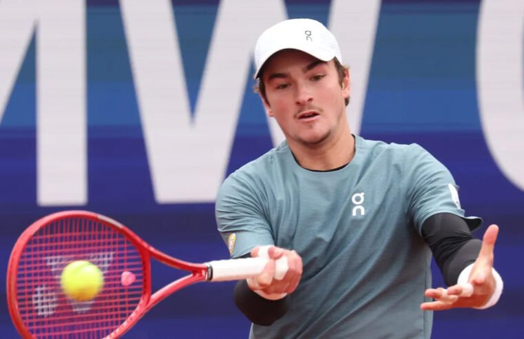 João Fonseca enfrenta Dino Prizmic nesta quarta por vaga na 3ª rodada de Roland Garros