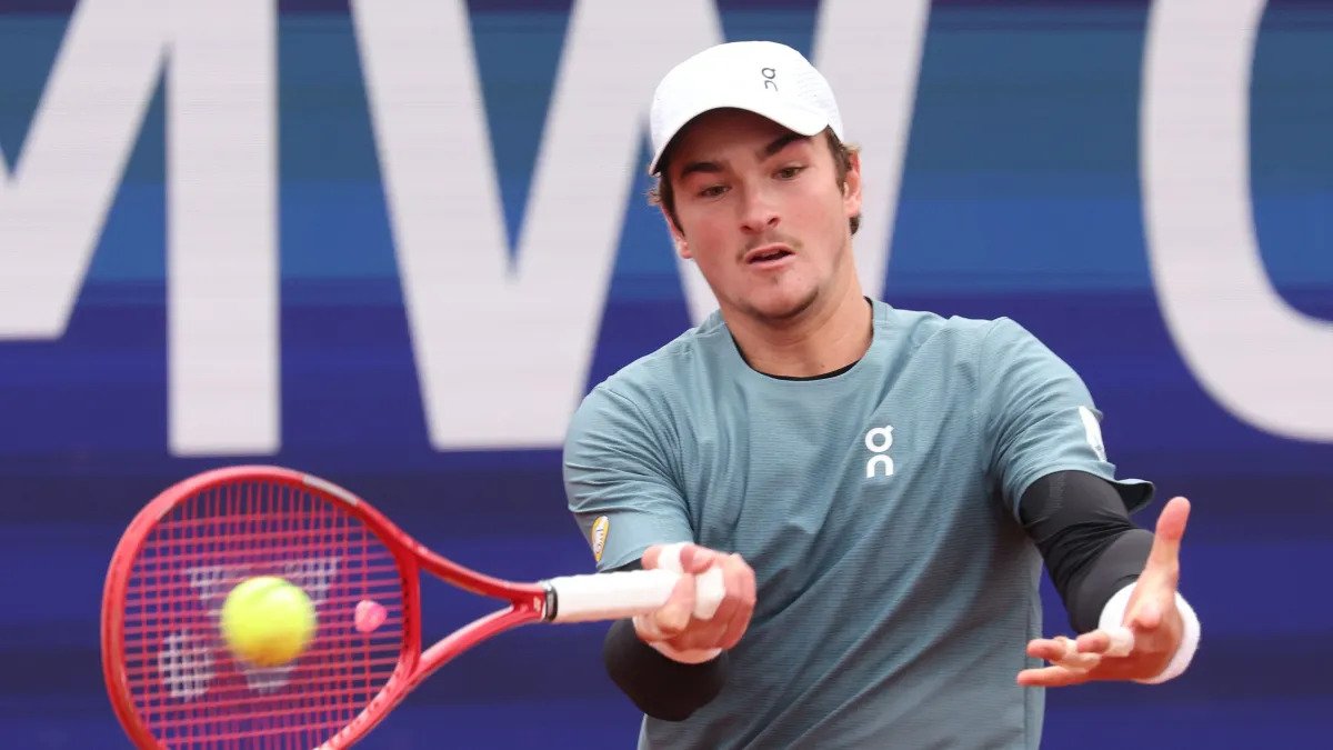João Fonseca enfrenta Dino Prizmic nesta quarta por vaga na 3ª rodada de Roland Garros