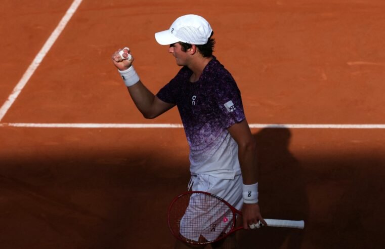 João Fonseca vence francês nº 240 do mundo e avança em Roland Garros