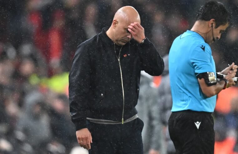 Liverpool demite técnico e segue reformulação no elenco
