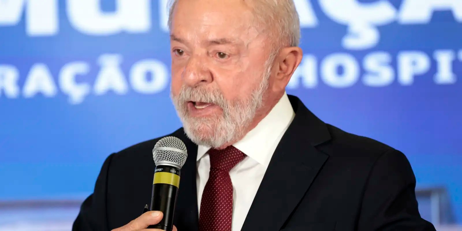 Lula inicia radioterapia após retirada de lesão no couro cabeludo