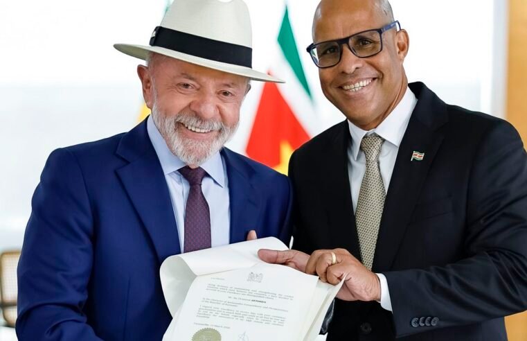 Lula recebe credenciais de sete novos embaixadores