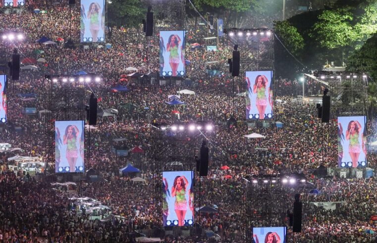 Mais de 2 milhões de pessoas assistem ao show de Shakira em Copacabana