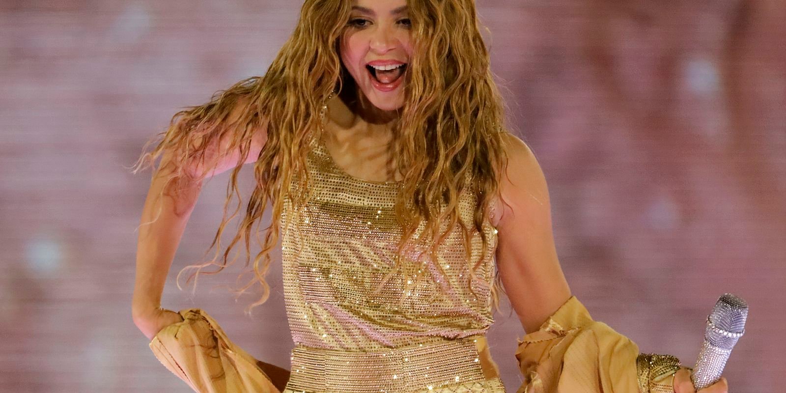Metrô inicia a venda da pulseira após apresentação de Shakira no Rio