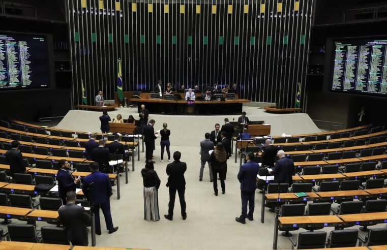Minirreforma eleitoral limita e parcela multa a partidos políticos