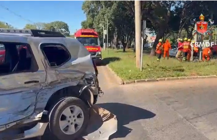 Mulher fica ferida após colisão entre veículos no Pistão Norte, em Taguatinga
