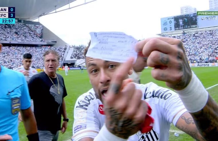 Neymar é obrigado a deixar jogo contra o Coritiba após erro bizarro da arbitragem