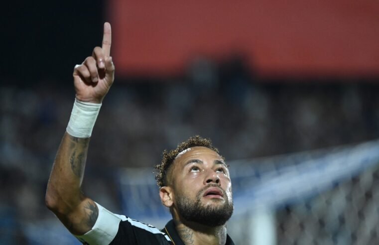 Neymar se despede da Vila antes da convocação de Ancelotti