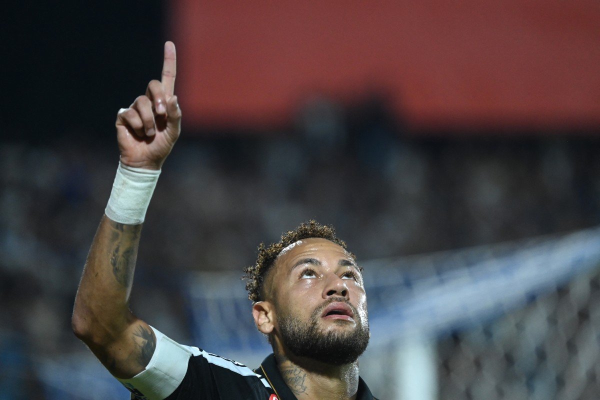 Neymar se despede da Vila antes da convocação de Ancelotti
